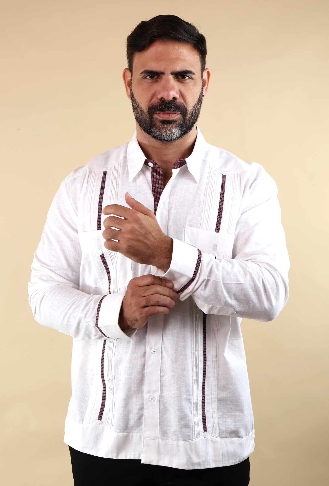 Guayabera Clásica Manga Larga Blanca Con Alforzas y Detalle Para Hombre