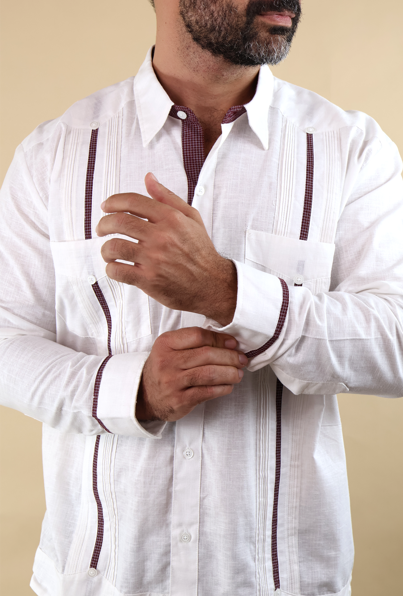 Guayabera Clásica Manga Larga Blanca Con Alforzas y Detalle Para Hombre