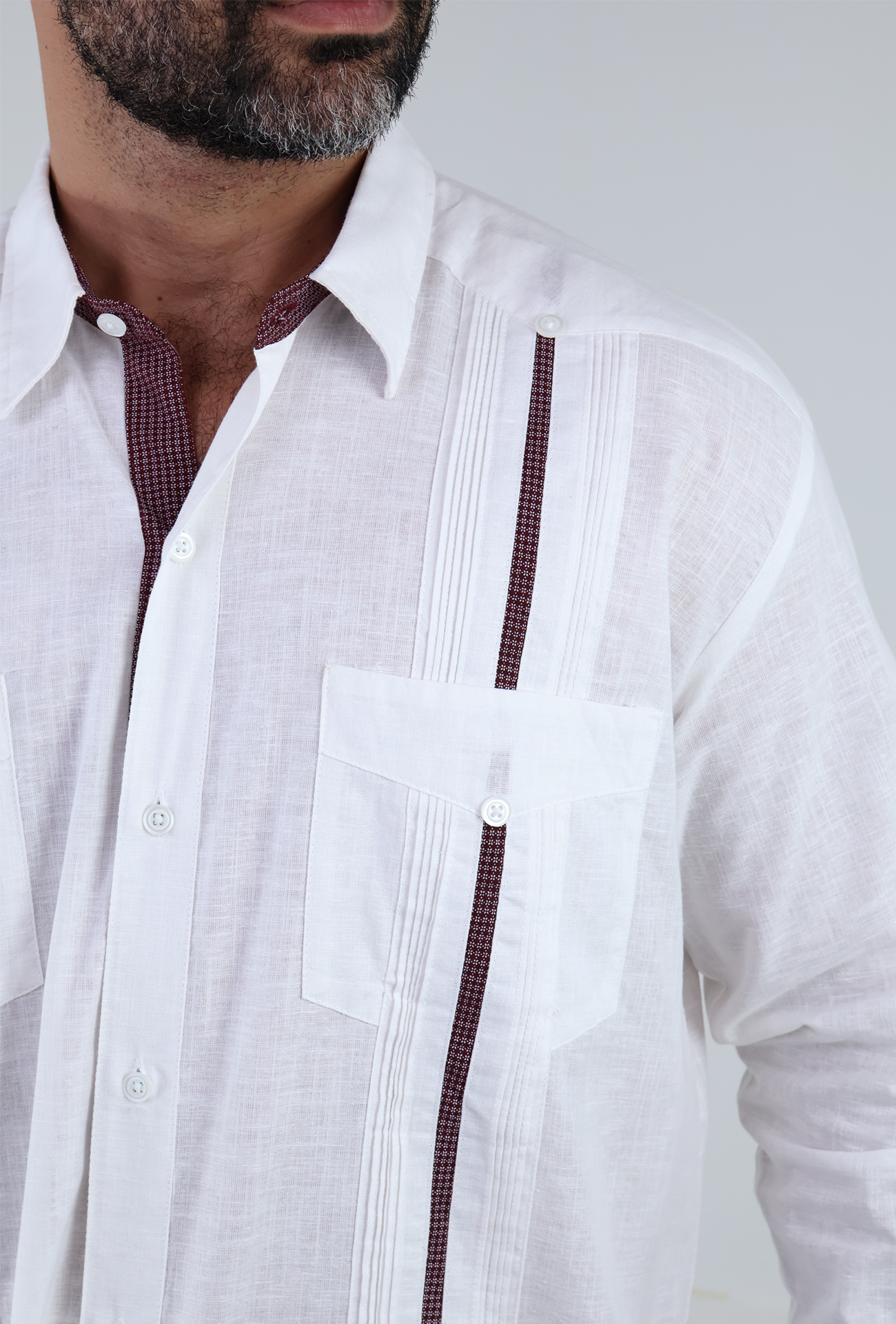 Guayabera Clásica Manga Larga Blanca Con Alforzas y Detalle Para Hombre