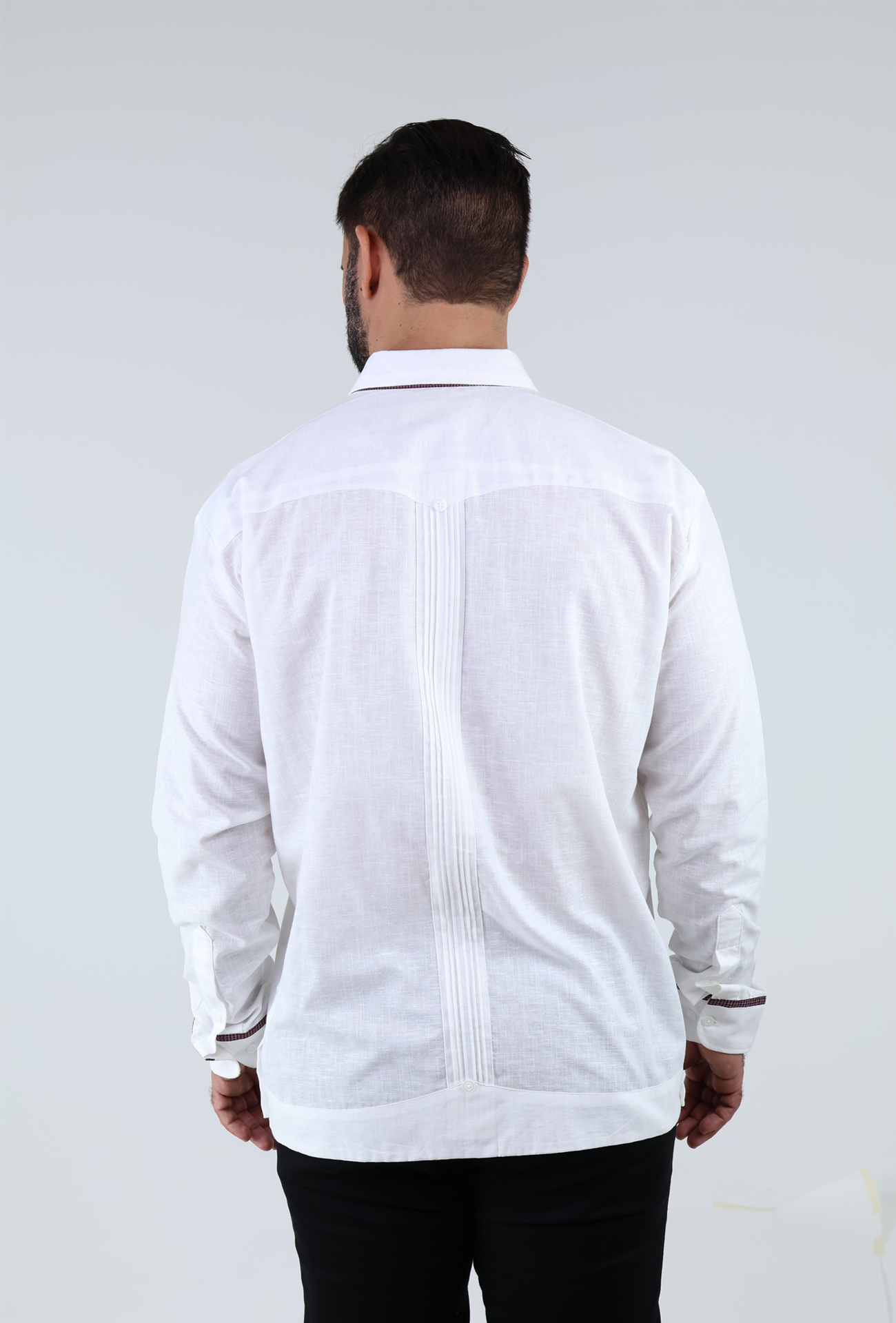Guayabera Clásica Manga Larga Blanca Con Alforzas y Detalle Para Hombre