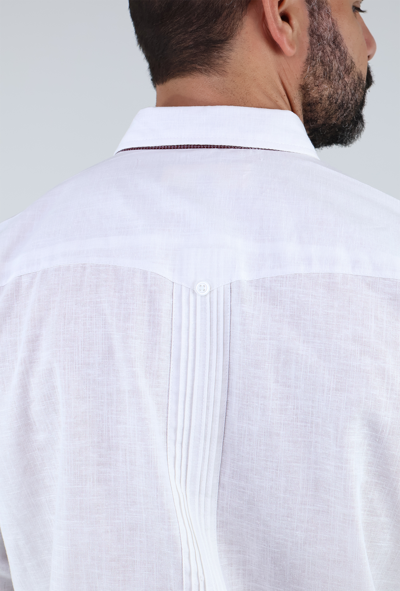 Guayabera Clásica Manga Larga Blanca Con Alforzas y Detalle Para Hombre