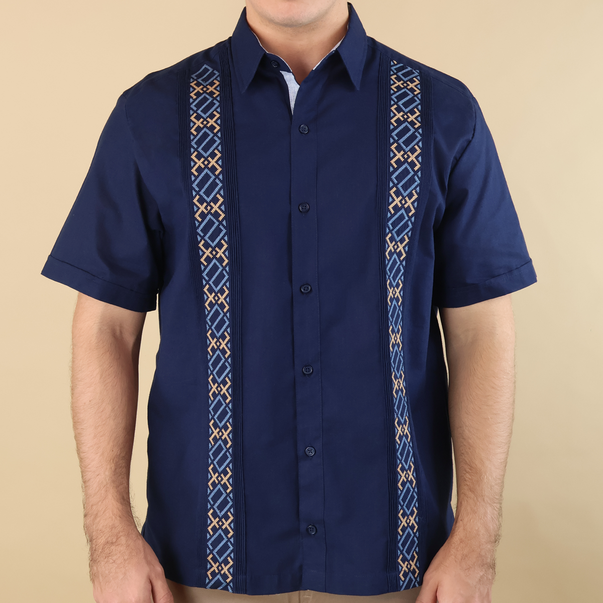 Camisa Tipo Guayabera Azul Marino con Bordado y Alforzas para Hombre