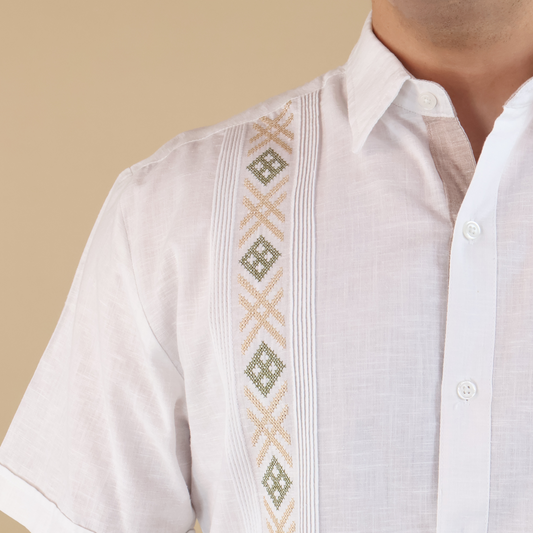 Camisa Guayabera Blanca de Hombre con Bordado Frontal y Detalles en Jareta